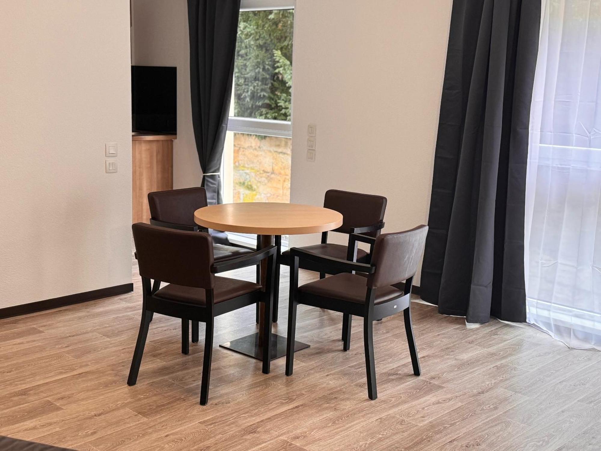 KOSY Appart'Hôtel 7ème Art Saint-Avold Extérieur photo