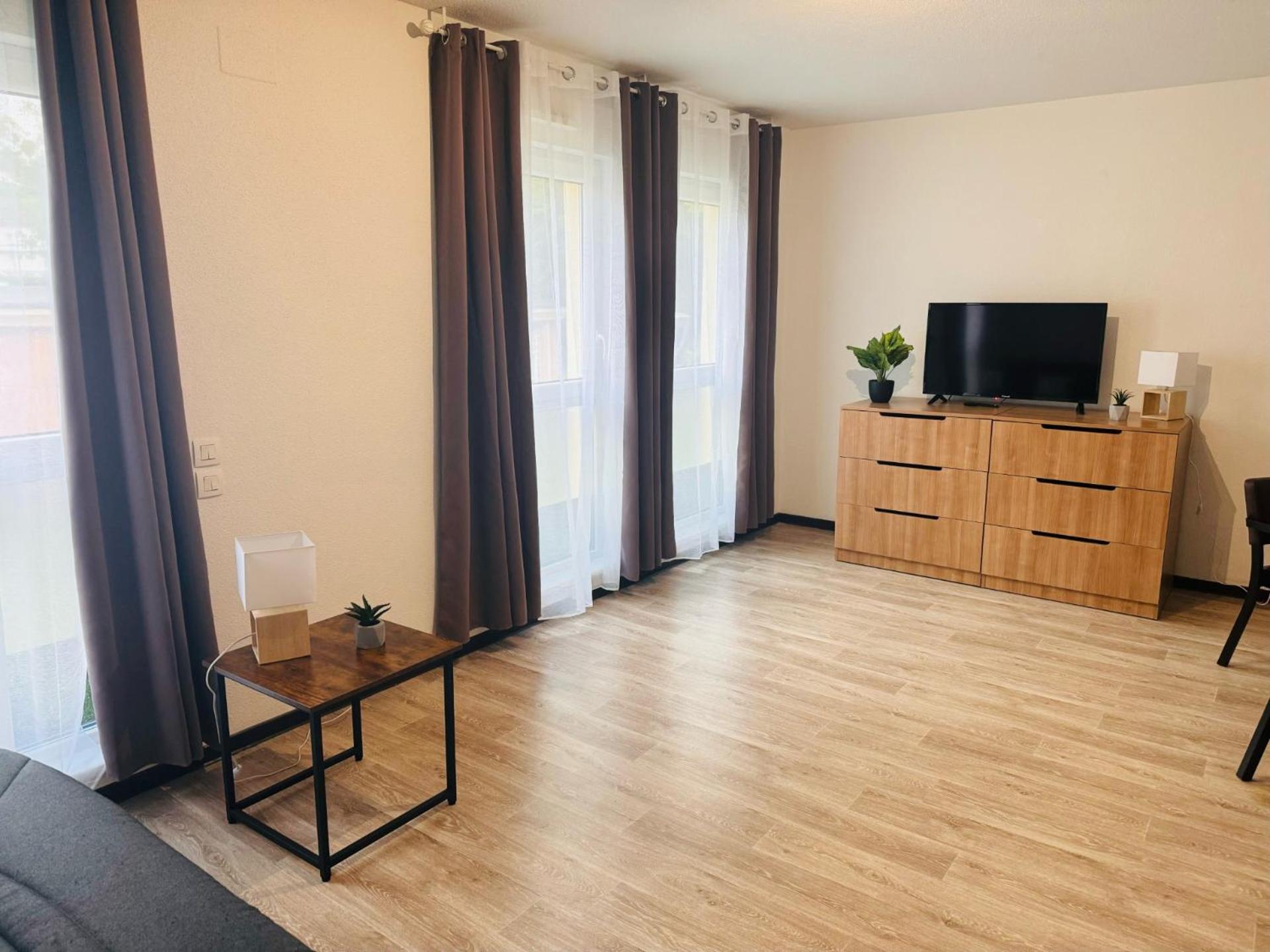 KOSY Appart'Hôtel 7ème Art Saint-Avold Extérieur photo